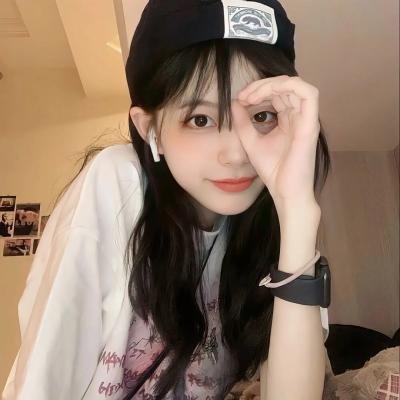 高墙、黑色与帅小伙